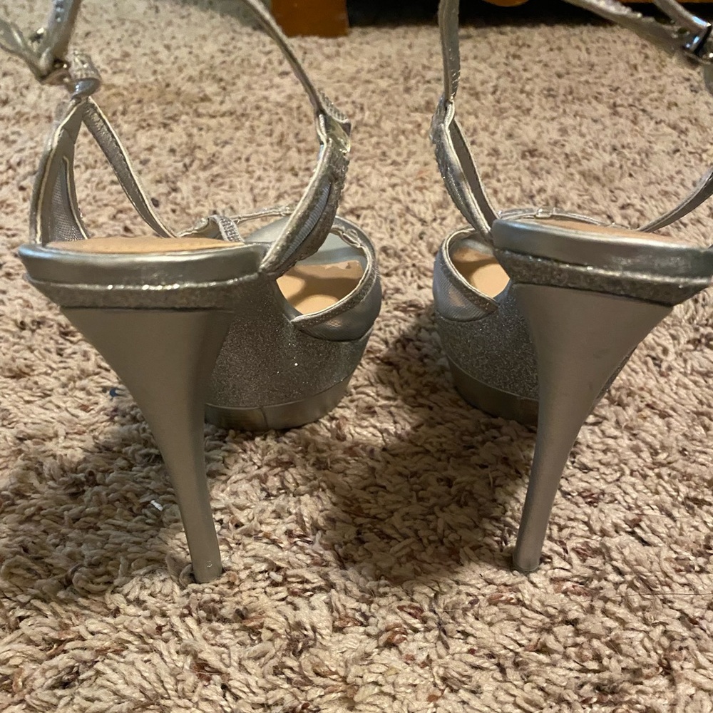 Gianni Bini Silver High Heel Dressy Sandals. Size 7-1/2